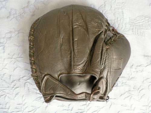 A.J. Reach Basemitt Back